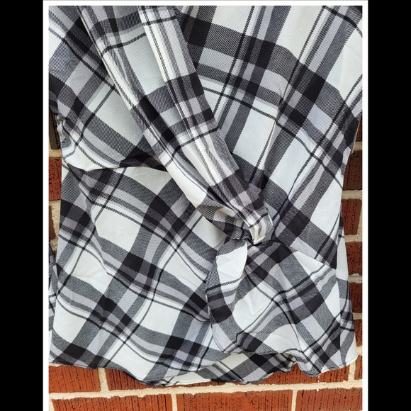 ••Laundry by Shelli Segal Blouse•• - Picture 3 of 3